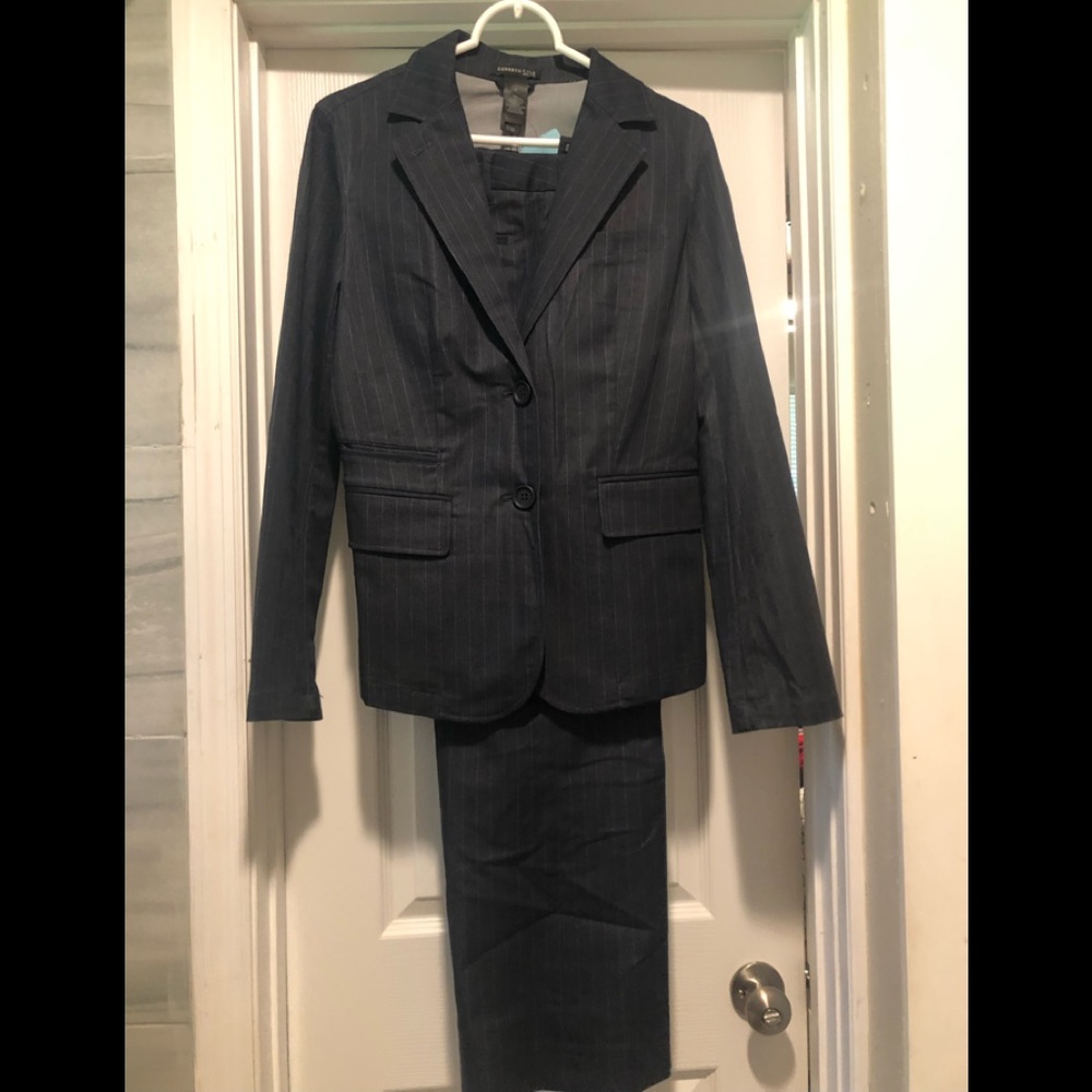 Kenneth Cole Suit Sz 8 Navy blue pin stripe Suit NWT